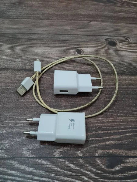 Cargadores Teléfono Celular Blanco Son Generalmente Utilizados Por Los Teléfonos —  Fotos de Stock