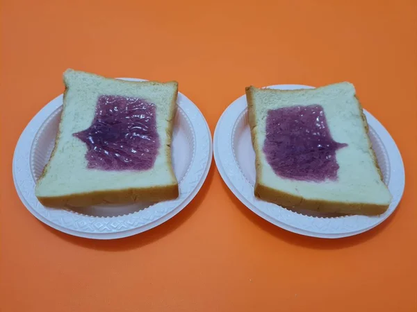 Brood Gemaakt Van Meel Andere Ingrediënten Met Spread Vulling Met — Stockfoto