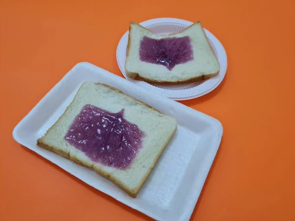 Pão Feito Farinha Outros Ingredientes Com Propagação Enchimento Com Geléia — Fotografia de Stock