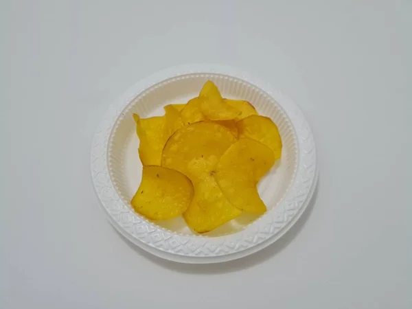 Petiscos Fritos Feitos Mandioca Especiarias Chamados Chips Mandioca — Fotografia de Stock