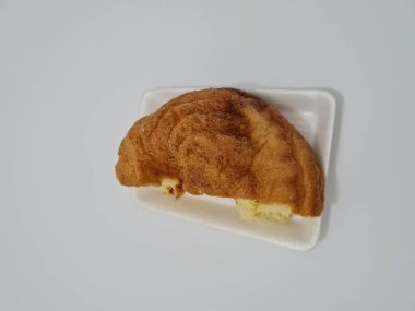 Un ve diğer kahverengi malzemelerden yapılmış yumuşak ekmek.