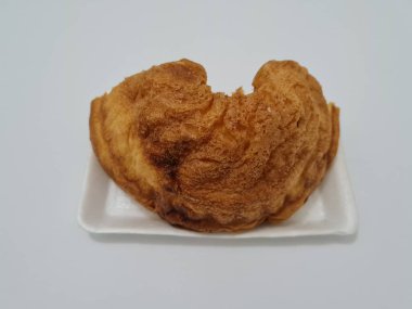 Un ve diğer kahverengi malzemelerden yapılmış yumuşak ekmek.