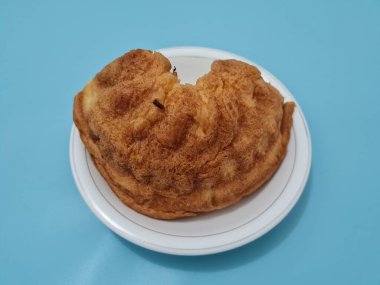 Un ve diğer kahverengi malzemelerden yapılmış yumuşak ekmek.