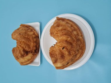 Un ve diğer kahverengi malzemelerden yapılmış yumuşak ekmek.