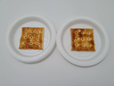 Undan yapılmış Gabin bisküvileri ve dikdörtgen şeklinde diğer malzemeler.