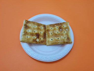 Undan yapılmış Gabin bisküvileri ve dikdörtgen şeklinde diğer malzemeler.