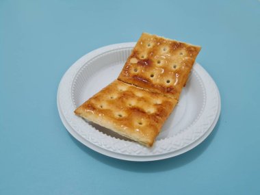 Undan yapılmış Gabin bisküvileri ve dikdörtgen şeklinde diğer malzemeler.