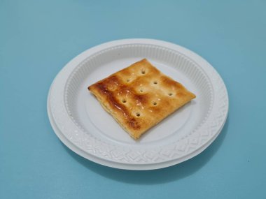 Undan yapılmış Gabin bisküvileri ve dikdörtgen şeklinde diğer malzemeler.