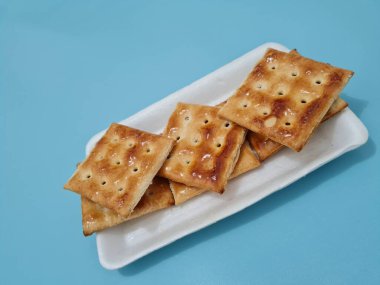 Undan yapılmış Gabin bisküvileri ve dikdörtgen şeklinde diğer malzemeler.