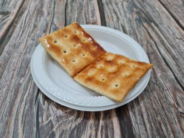 Undan yapılmış Gabin bisküvileri ve dikdörtgen şeklinde diğer malzemeler.