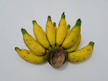 Olgun sarı süt muzları vücudumuzun tüketmesi için iyidir.