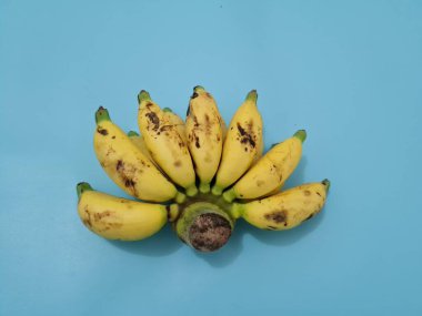 Olgun sarı süt muzları vücudumuzun tüketmesi için iyidir.