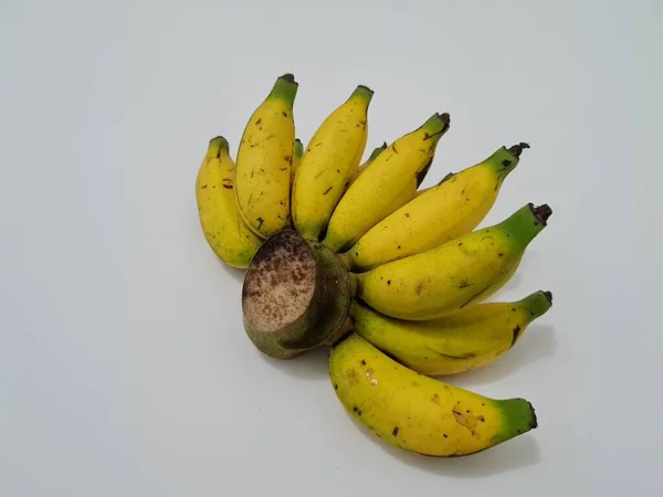 熟した黄色のミルクバナナは私たちの体が消費するのに適しています — ストック写真