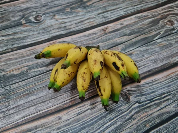 成熟的黄香蕉对我们的身体有好处 — 图库照片