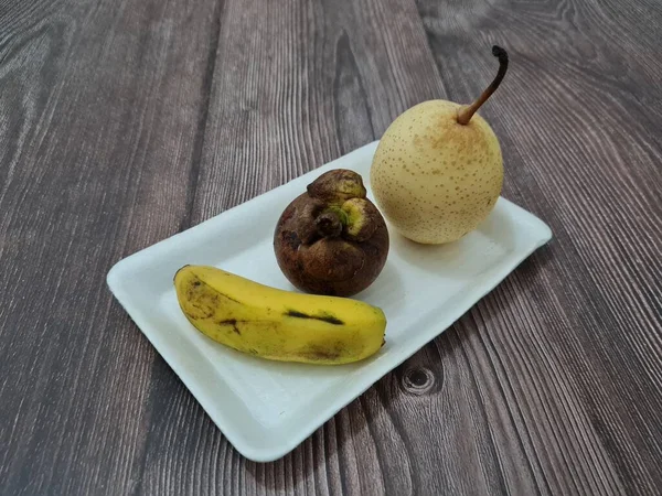 黄色のバナナ マンゴスチン まだ新鮮で甘い梨で構成される果物 — ストック写真