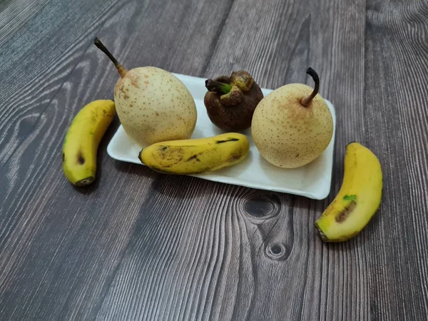 Frutas Compuestas Plátanos Amarillos Mangostán Peras Todavía Frescas Dulces — Foto de Stock
