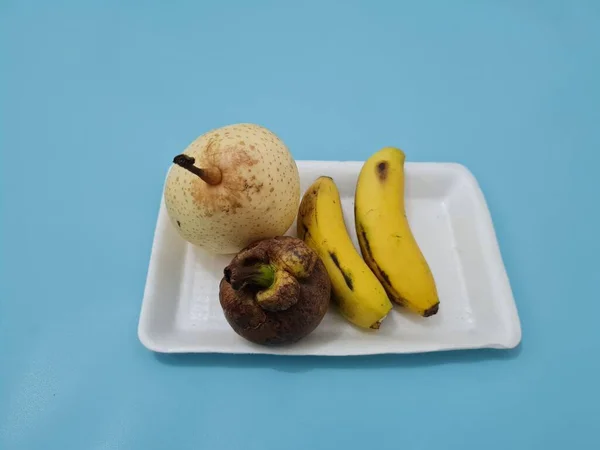 Vruchten Bestaande Uit Gele Bananen Mangosteen Peren Die Nog Vers — Stockfoto