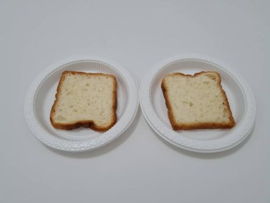 Un ve diğer malzemelerden yapılmış ekmek.