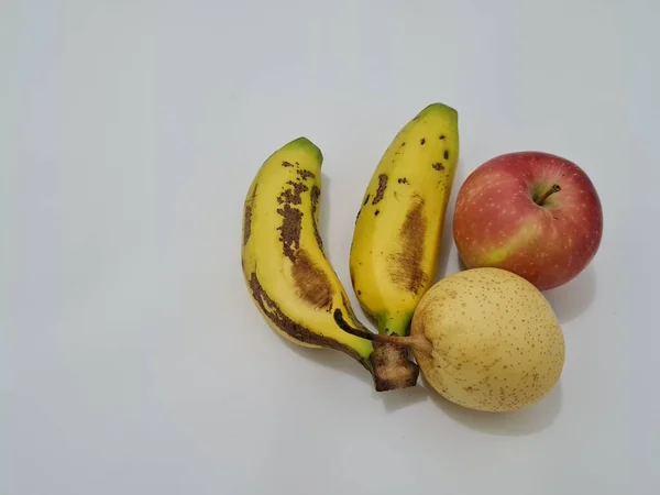 Piros Almából Sárga Banánból Körtéből Álló Friss Gyümölcs — Stock Fotó