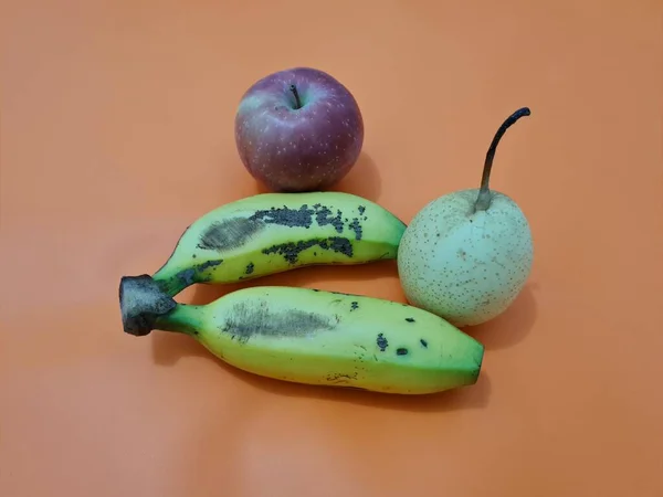 Frisches Obst Aus Roten Äpfeln Gelben Bananen Und Birnen — Stockfoto