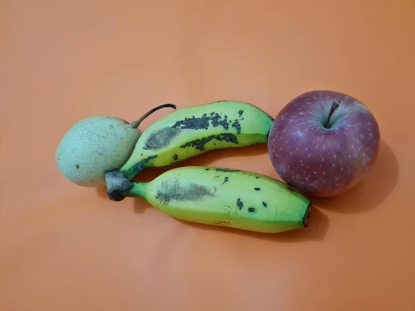 新鲜水果 由红苹果 黄香蕉和梨组成 — 图库照片