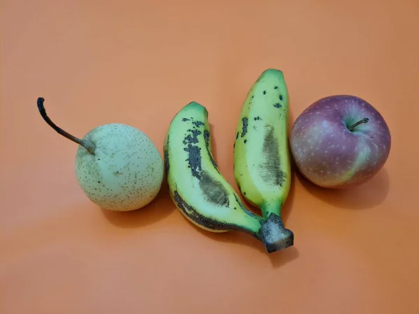 Piros Almából Sárga Banánból Körtéből Álló Friss Gyümölcs — Stock Fotó