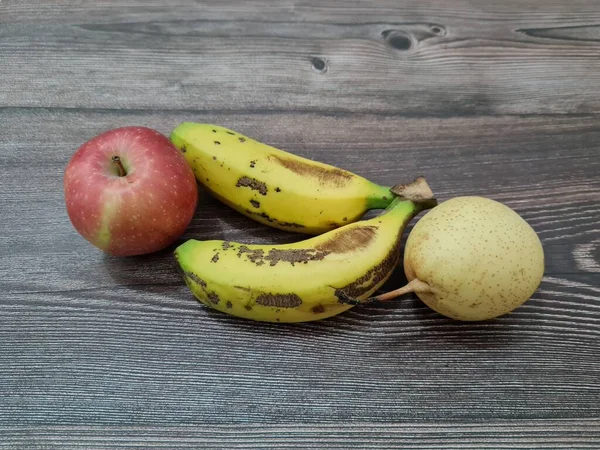 Fruta Fresca Compuesta Manzanas Rojas Plátanos Amarillos Peras — Foto de Stock