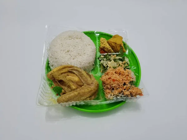 Beras Putih Dengan Tahu Tempe Ayam Dan Sayuran Segar Kelapa — Stok Foto