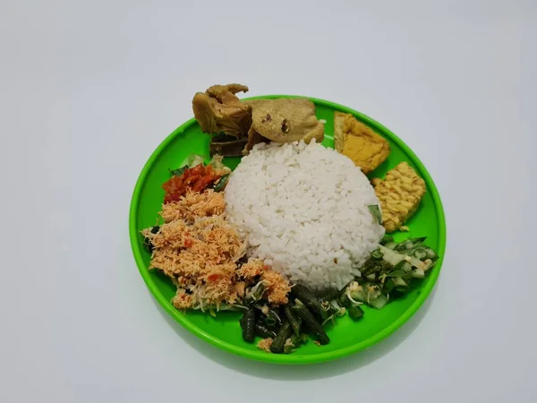 Vitt Ris Med Tofu Tempeh Kyckling Och Färska Grönsaker Riven — Stockfoto