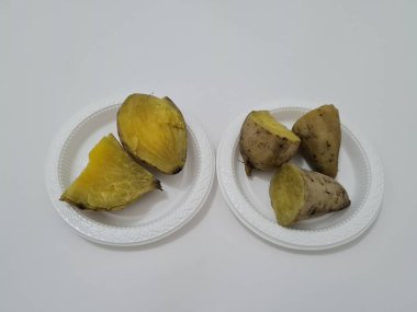 Buğulanmış sarı olgun tatlı patatesler vücudumuza iyi gelen vitamin ve mineraller içerir.