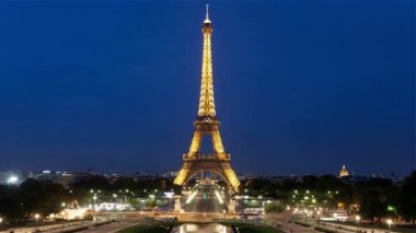 Trocadero 'dan Paris, Fransa' nın 4K Timelapse Dizisi - Günden Geceye