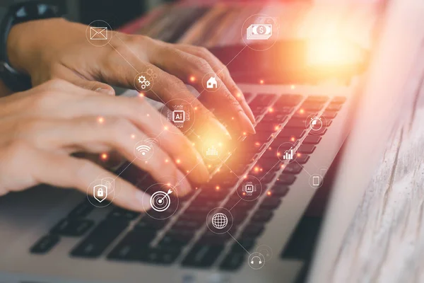 Tech Negocios Concepto Financiero Teclado Mano Computadora Portátil Con Icono — Foto de Stock