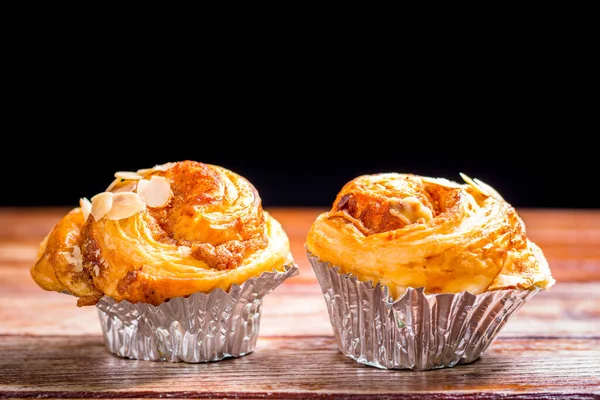 Delicioso Pan Danés Almendras Casero Una Taza Papel Aluminio Sobre — Foto de Stock