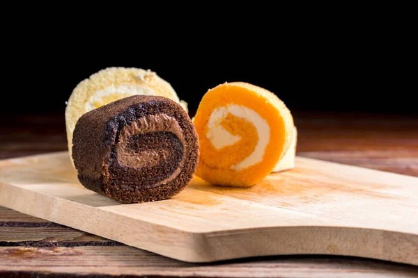 Cierre Delicioso Pastel Chocolate Vainilla Naranja Con Crema Batida Una — Foto de Stock