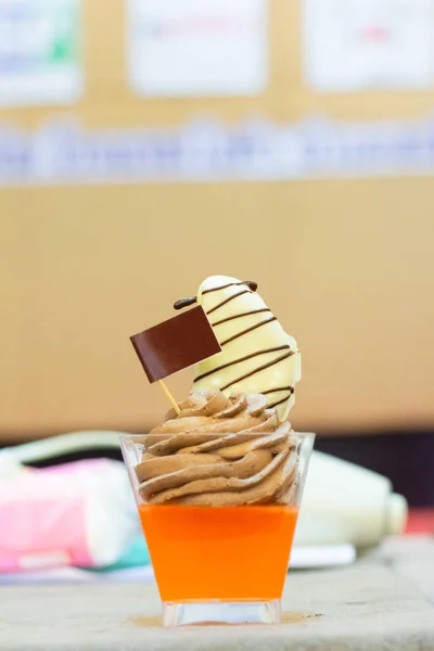 Deliciosa Jalea Naranja Con Mousse Chocolate Recubrimiento Galletas Con Cobertura —  Fotos de Stock