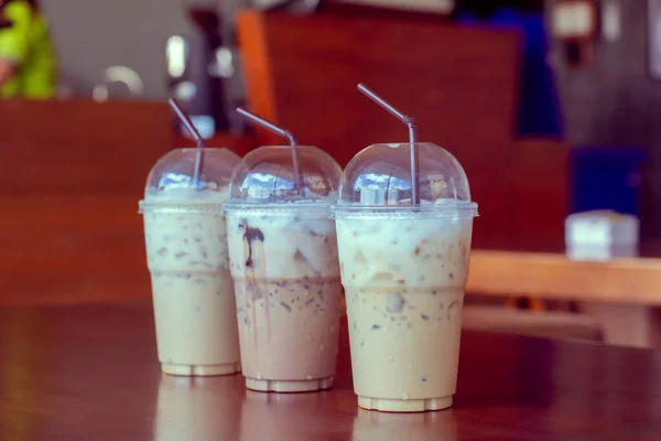 Tampilan Samping Kopi Cappuccino Latte Mocha Dalam Cangkir Plastik Dan — Stok Foto