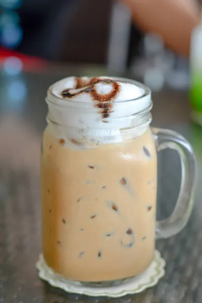 Cerrar Café Helado Con Espuma Leche Taza Cafetería Restaurante Baverage —  Fotos de Stock