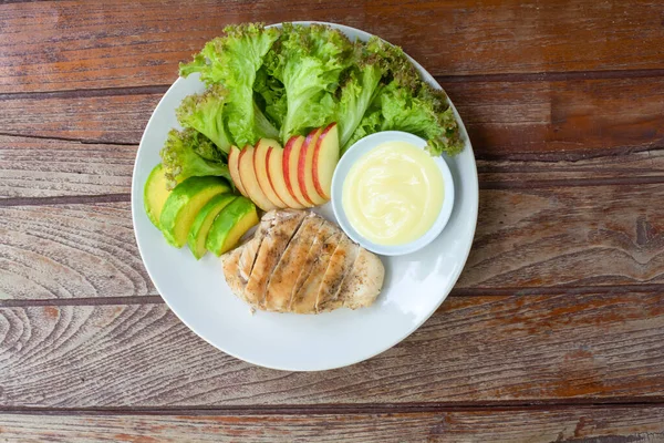 Top View Grilled Chicken Breast Steak Sliced Avocado Red Apple — Stock Photo, Image