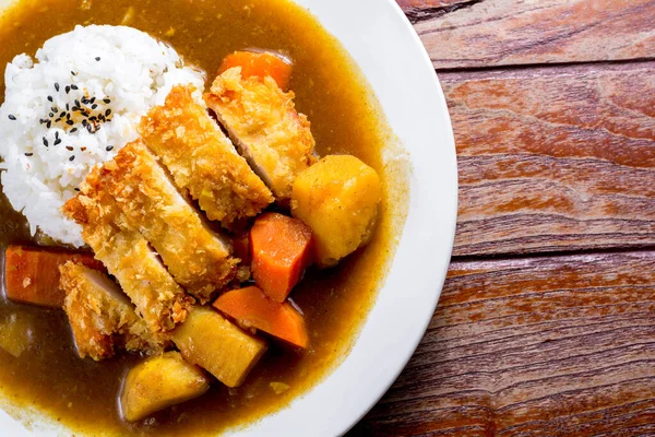 Japanisches Curry Mit Reis Schwarzem Sesam Karotten Kartoffeln Und Pommes — Stockfoto