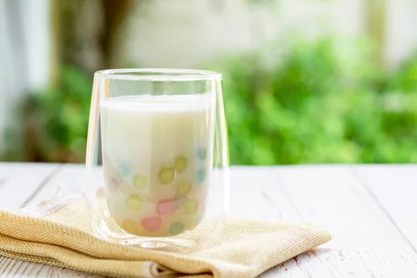 Bolinho Arroz Colorido Leite Coco Bua Loy Vidro Transparente Toalhas — Fotografia de Stock