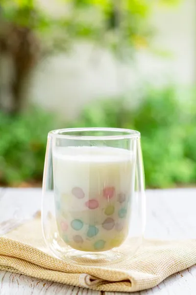 Gnocco Riso Colori Nel Latte Cocco Bua Loy Vetro Trasparente — Foto Stock