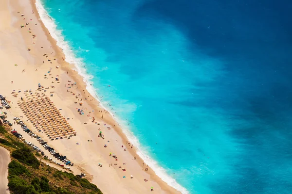 Vista Superior Playa Myrtos Con Agua Turquesa Azul Del Mar —  Fotos de Stock