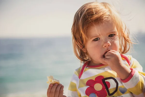 Close Small Beautiful Girl Eating Bread Serious Face Beach — Stock Photo, Image