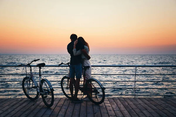 Couple Young Hipster Lovers Hugging Beach Watching Sunrise Wooden Deck — Stock Photo, Image