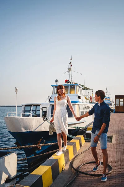 Cute Young Beautiful Couple Pier Port Small Yachts Hipster Happy — стоковое фото