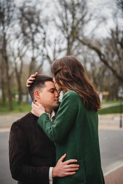 Close Happy Romantic Attractive Young Couple Hugging Street — Stockfoto