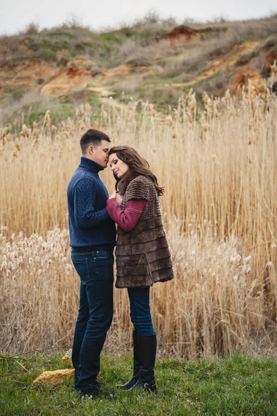 Romantic Attractive Young Couple Hugging Outdoors Countryside — Fotografia de Stock