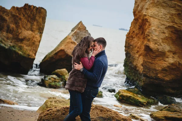 Close Romantic Attractive Young Couple Hugging Coast — Stock Photo, Image