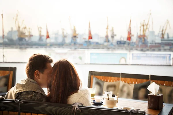 Young Loving Couple Sitting Sea Port Open Air Cafe Kissing — Stockfoto