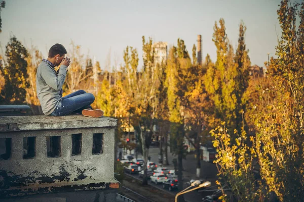 Young Teenager Sitting Roof Building Making Pictures Top Old Photocamera — Stock Photo, Image